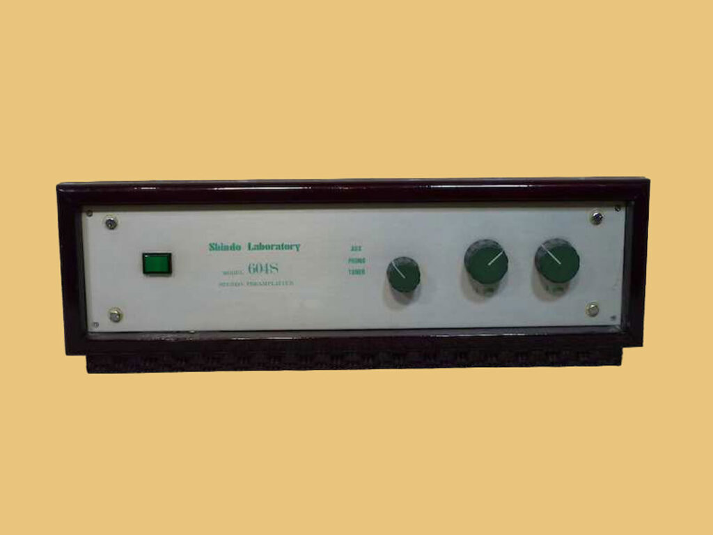 604S Pre Amplifier silver front with case